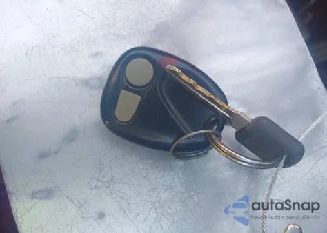 1997 Chevrolet C1500 Fleetside z USA, uszkodzony, nr VIN 1GCEC14R9VZ210661